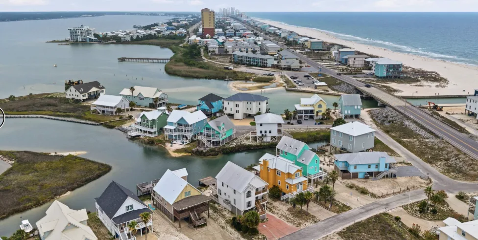Lagoon Pass neighborhood in Gulf Shores